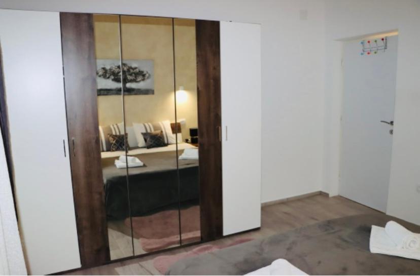 Iva Apartman Sa Bazenom Donji Zemunik Exterior foto