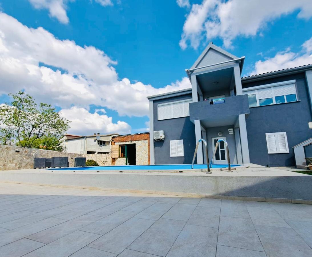 Iva Apartman Sa Bazenom Donji Zemunik Exterior foto