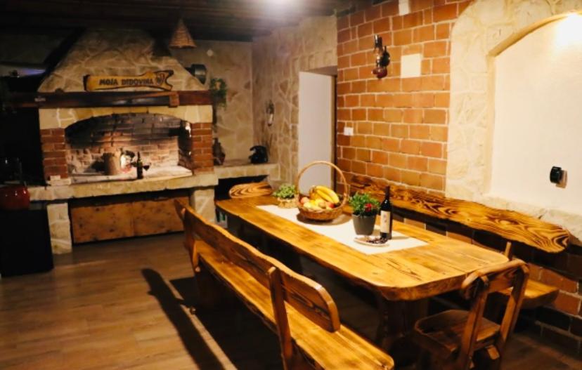 Iva Apartman Sa Bazenom Donji Zemunik Exterior foto